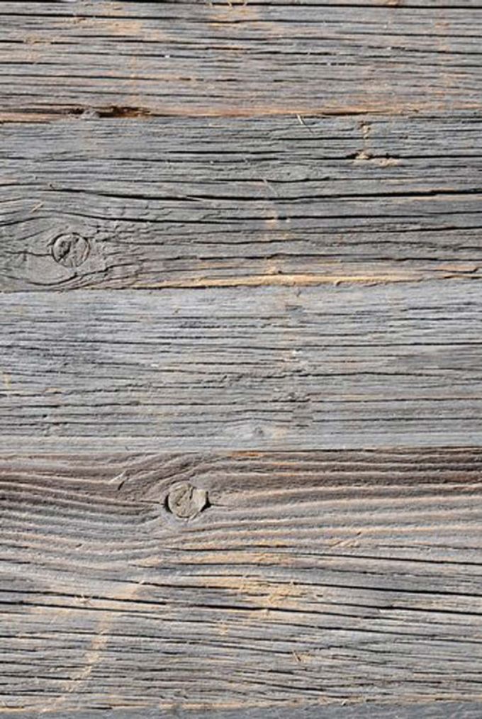 Dreischichtplatten aus original Altholz grau gebürstet